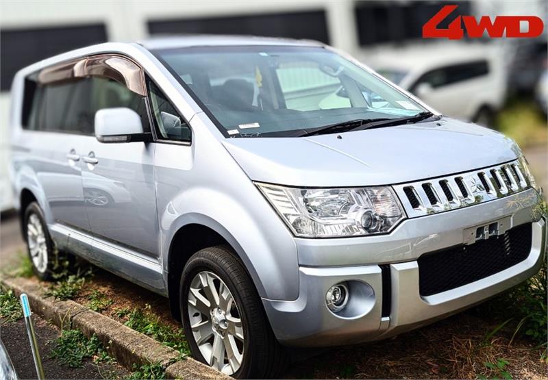 2013 MITSUBISHI DELICA D5 4WD MINIVAN